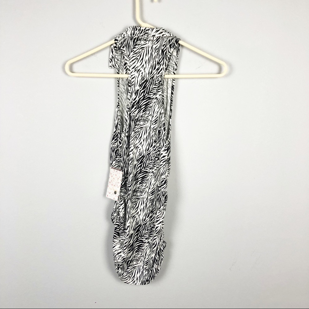 Free People Coco Tank Top Black White XS Printed Cropped V Neck Ruched Casual - Picture 2 of 5